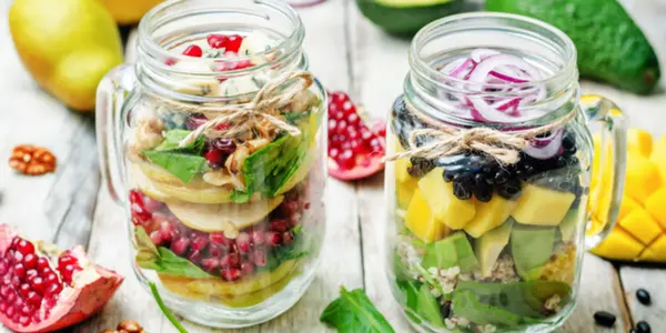 Salat-Rezept zum Abnehmen ohne Diät für intuitives Essen unterwegs.